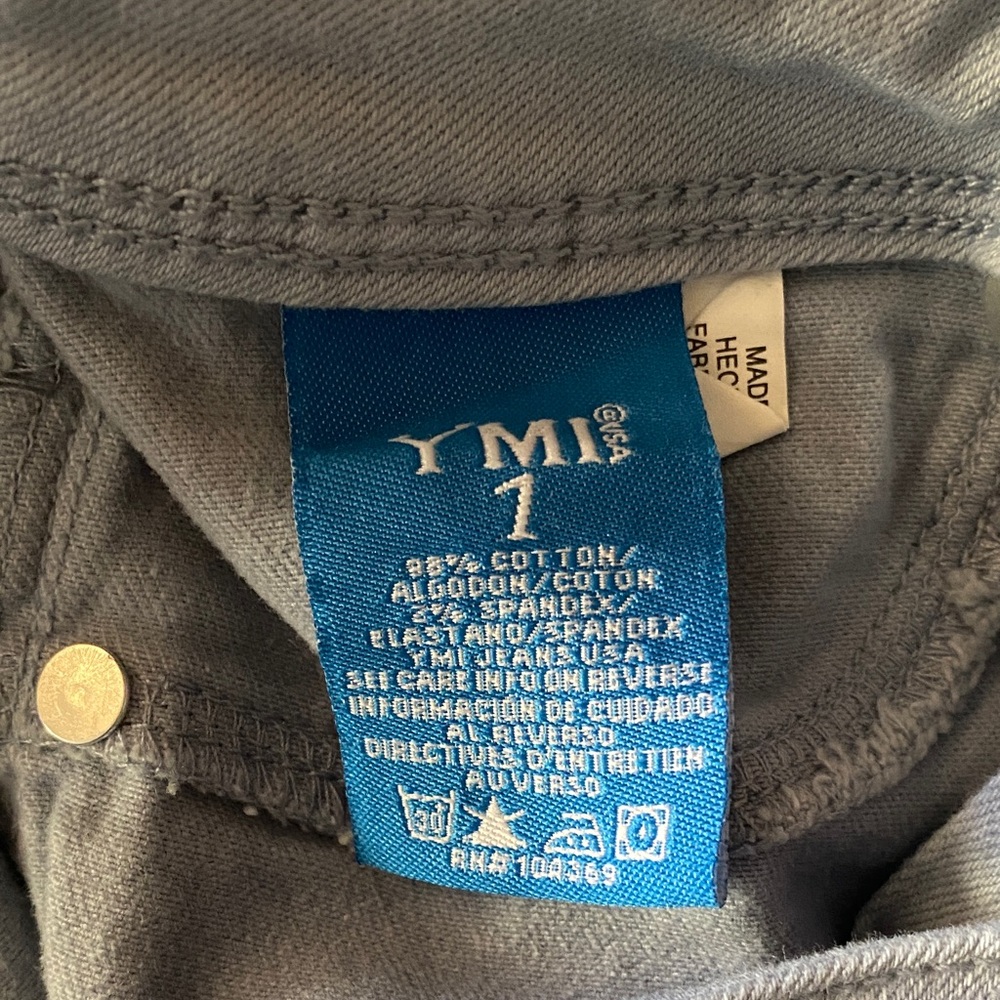 Junior’s Light Wash Skinny Jeans - Picture 8 of 12